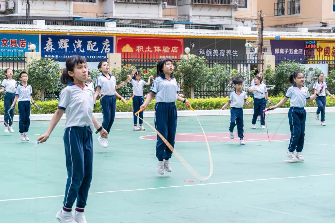 廣州市海珠區(qū)怡樂路小學(xué)會(huì)場體育課.jpg